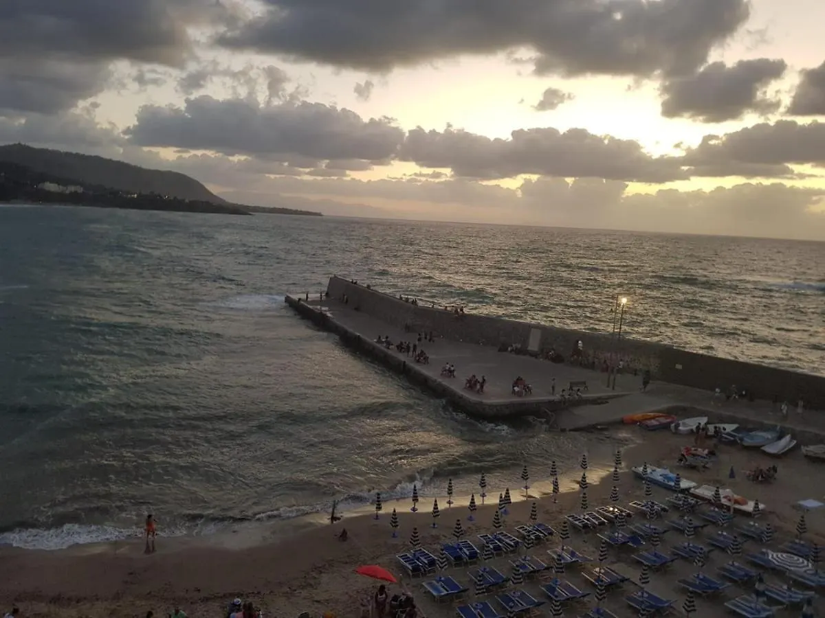 Luce Apartment Cefalu Italy